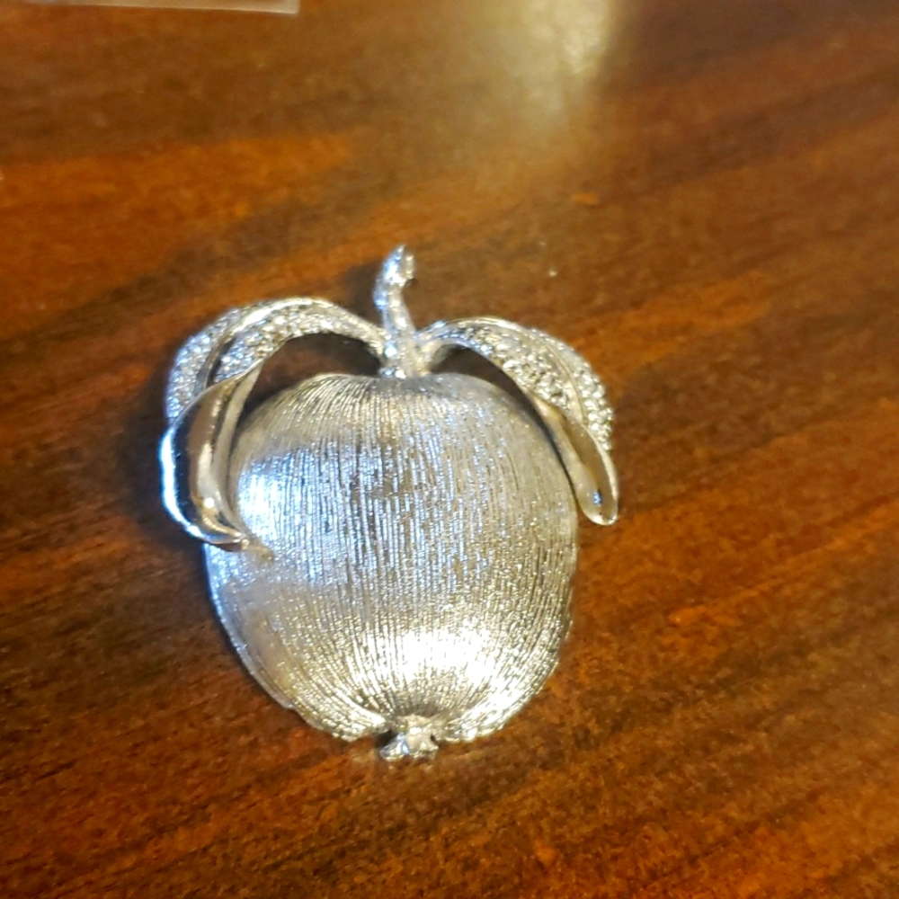 Sarah Coventry 1960's "Adam's Delight" Apple Fashion Pendant Brooch 2.25 Inch